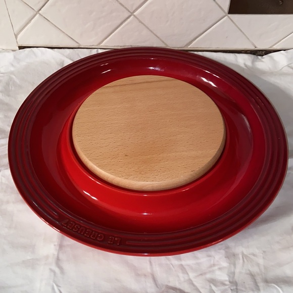 NWOB Le Creuset Cheese Platter with cutting board - Picture 3 of 11